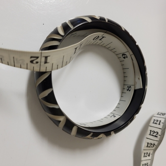 Carved chevron patterned dark brown vintage  bangle bracelet - Picture 5 of 7